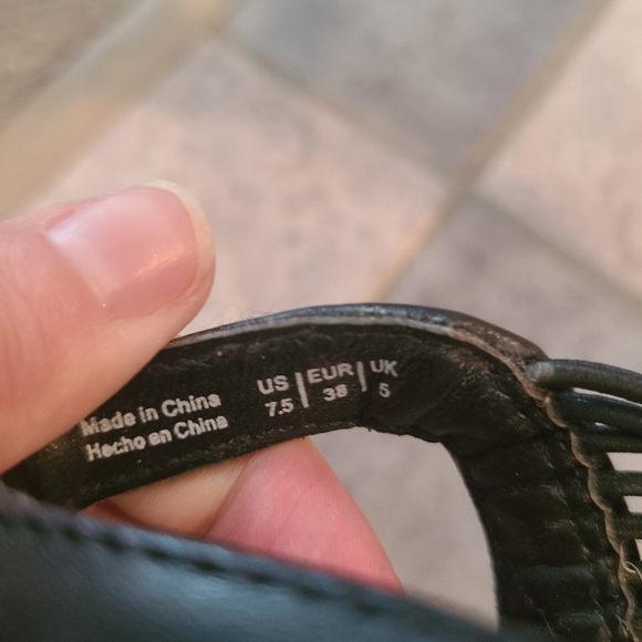 Call it Spring women's 7.5 black & silver strappy sandals - Picture 2 of 4